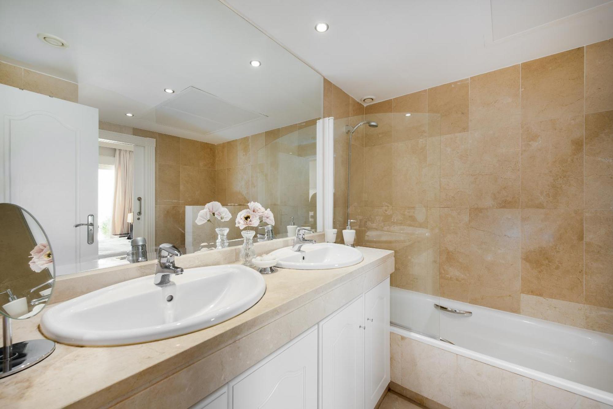 Sinfonia - 2br, Pool Estepona